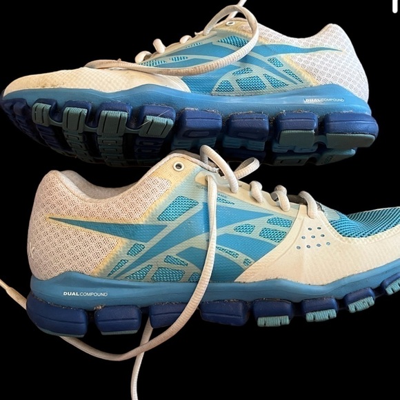 REEBOK custom-designed low sneaker, barely worn, size 8. - Picture 8 of 10